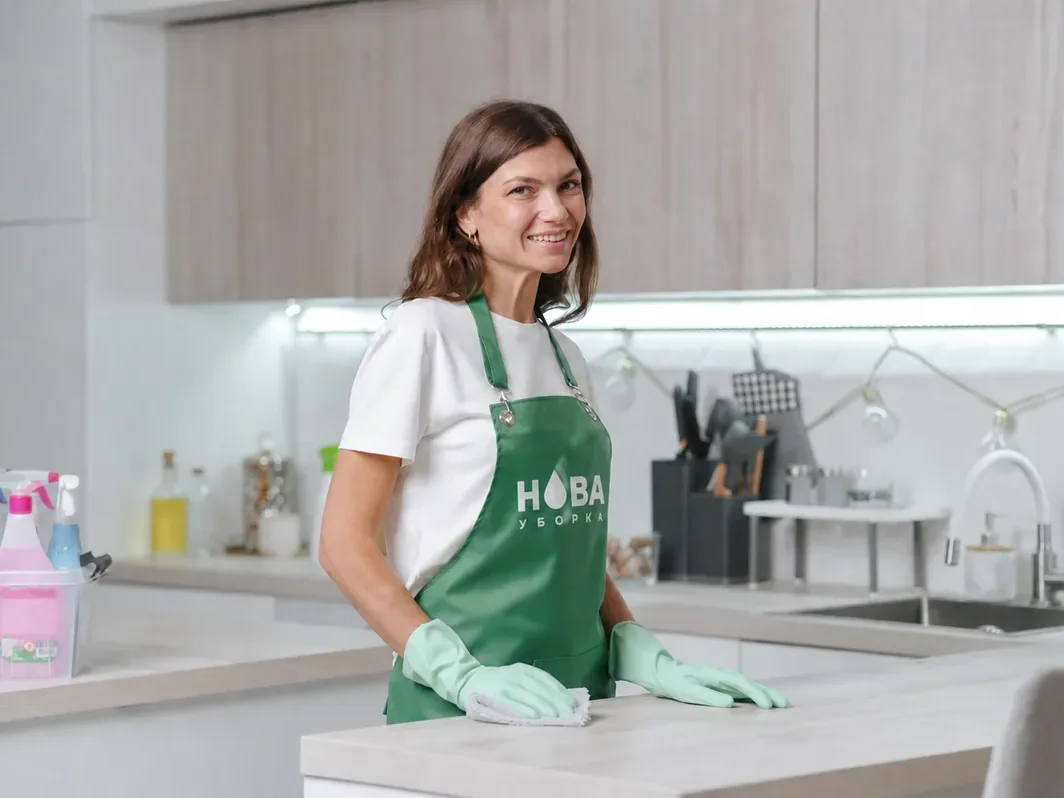 Срочная уборка квартиры в Перми — клинер НОВА за работой
